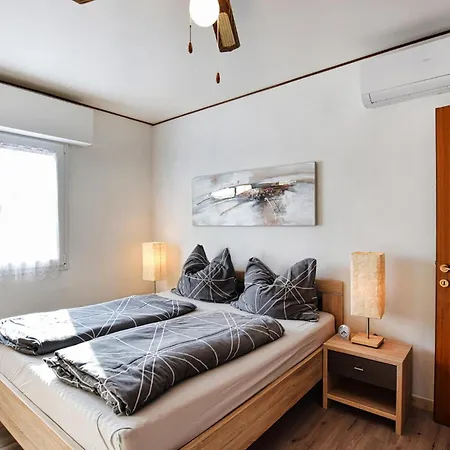 شقة 1 Bedroom Lovely In غرادو
