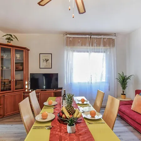 1 Bedroom Lovely In شقة غرادو