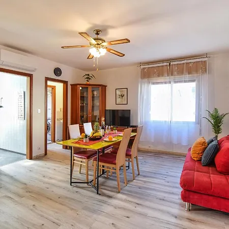 아파트 1 Bedroom Lovely In