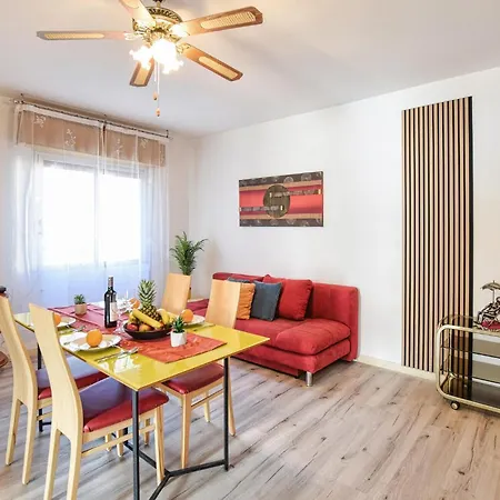 Apartment 1 Bedroom Lovely In *