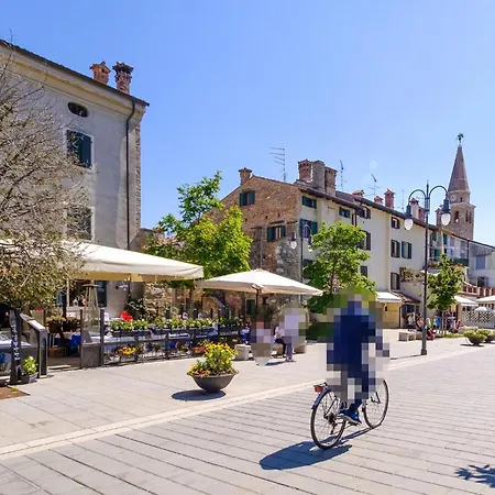 Апартаменты 1 Bedroom Lovely In